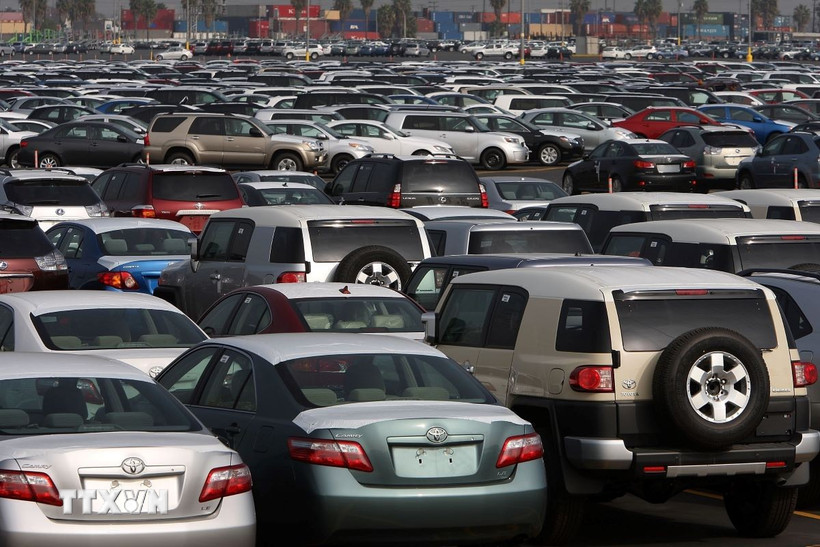 Ôtô nhập khẩu tại cảng Long Beach, California, Mỹ. (Ảnh: Getty Images/TTXVN)