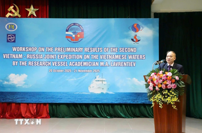 Tiến sỹ Nguyễn Xuân Anh, Viện trưởng Viện Các Khoa học Trái đất, Viện Hàn lâm Khoa học và Công nghệ Việt Nam phát biểu tại Hội nghị. (Ảnh: Quyết Chiến/TTXVN)