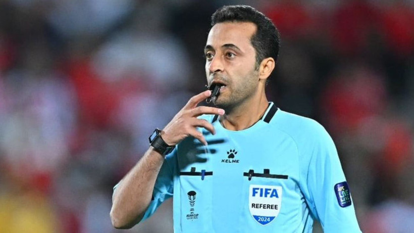 Trọng tài Mooud Bonyadifard bắt chính trận U22 Việt Nam-U22 Thái Lan.