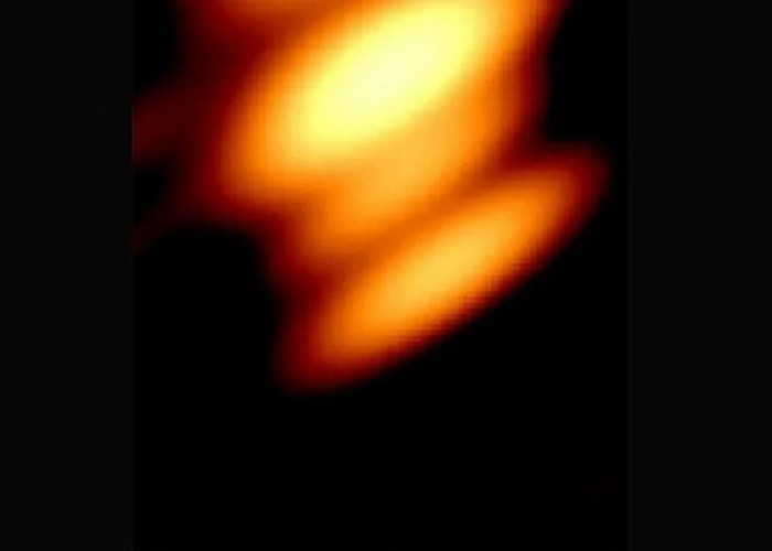 Lần đầu tiên phát hiện hình ảnh hai hố đen siêu khối lượng quay quanh nhau. (Nguồn: space)