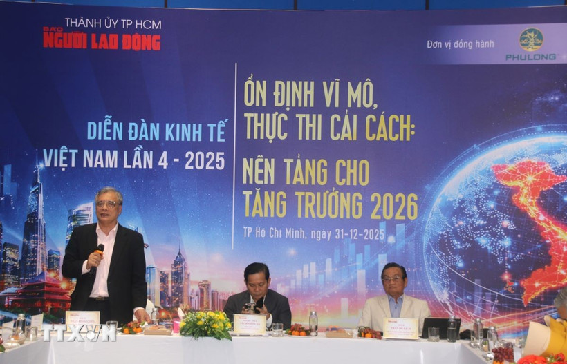 Với chủ đề "Ổn định vĩ mô, thực thi thể chế - Nền tảng cho tăng trưởng 2026", Diễn đàn Kinh tế Việt Nam thu hút sự tham gia của nhiều chuyên gia, doanh nghiệp đầu ngành. (Ảnh: Hứa Chung/TTXVN)
