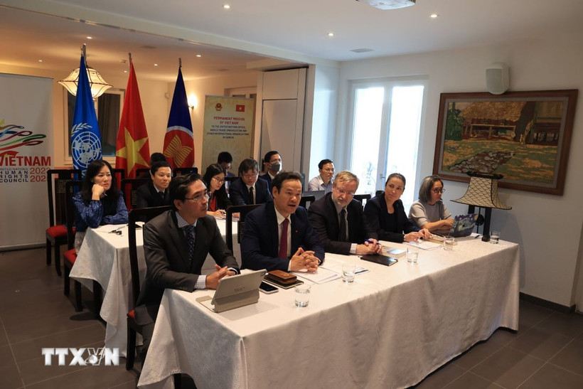 Lãnh đạo và cán bộ phái đoàn Việt Nam tại Geneva tham dự hội thảo. (Ảnh: Anh Hiển/TTXVN)