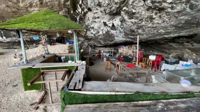 "Nhếch nhác" là cụm từ được nhiều người tiếc nuối nhắc đến khi tham quan thắng cảnh Hang Câu.