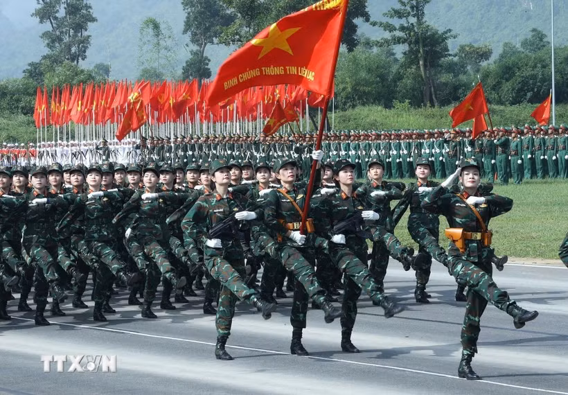 Khối nữ quân y tham gia hợp luyện. (Ảnh: Trọng Đức/TTXVN)