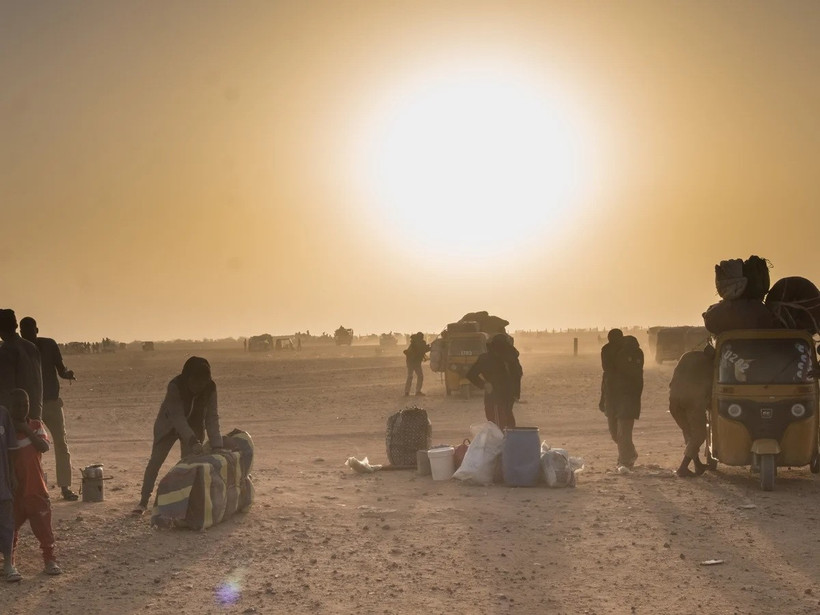 Người di cư vượt sa mạc tìm đường sang châu Âu. (Nguồn: Guardian)