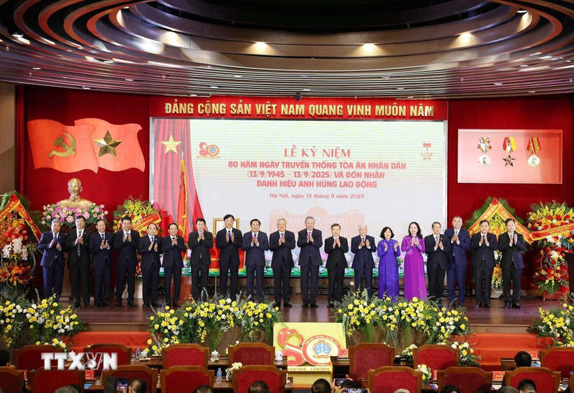 Tổng Bí thư dự Lễ kỷ niệm 80 năm Ngày truyền thống Toà án nhân dân. (Ảnh: Thống Nhất/TTXVN)