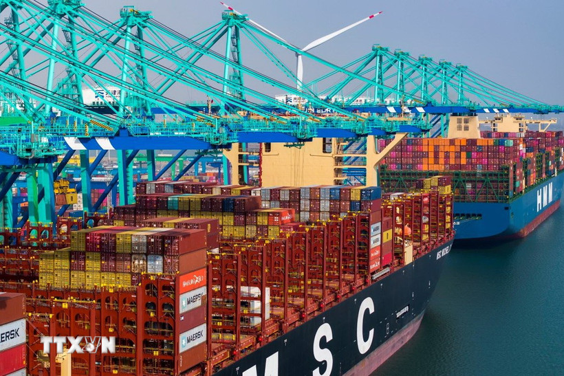 Cảng container tại Thiên Tân, Trung Quốc ngày 8/4/2025. (Ảnh: THX/TTXVN)