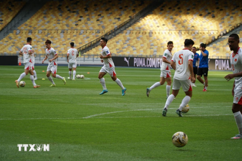 Đội tuyển Việt Nam luyện tập và làm quen sân Bukit Jalil. (Ảnh: Hằng Linh/TTXVN)