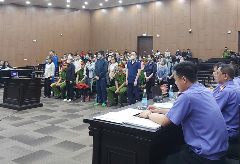 Có 36 bị cáo tại phiên tòa, 2 bị cáo Nguyễn Đăng Thuyết và Nguyễn Thị Hòa hiện đang trốn truy nã, bị đưa ra xét xử vắng mặt. (Nguồn: Báo Đầu tư)