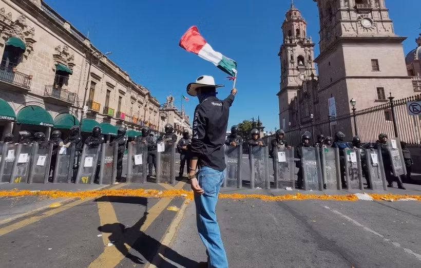 Người dân Mexico biểu tình yêu cầu làm rõ vụ việc và đảm bảo an ninh khu vực. (Nguồn: AFP/Getty Images)