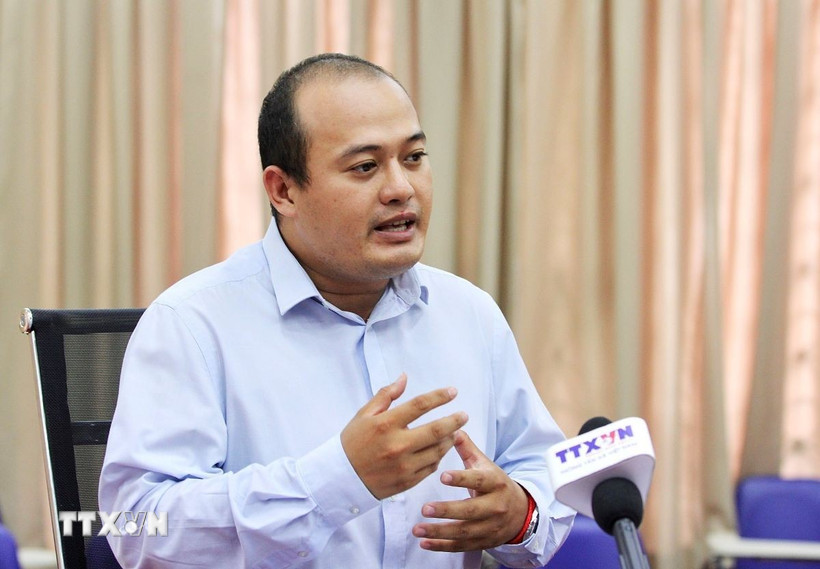 Chuyên gia Thong Mengdavid trả lời phỏng vấn TTXVN nhân dịp kỷ niệm 30 năm ngày Việt Nam gia nhập ASEAN (28/7/1995-28/7/2025), trong đó nêu bật những đóng góp của Việt Nam đối với khu vực. (Ảnh: Quang Anh/TTXVN)