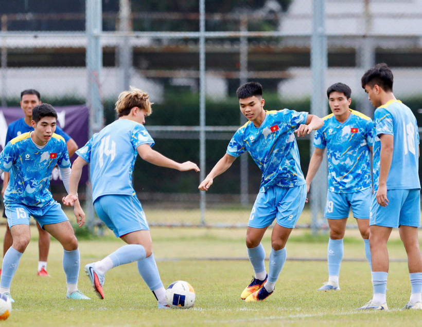 U22 Việt Nam tập luyện chuẩn bị cho trận gặp U22 Malaysia. (Nguồn: VFF)