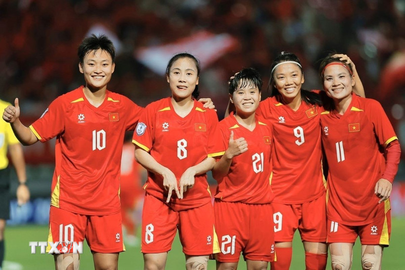 Tuyển nữ Việt Nam quyết thắng, chiếm ngôi đầu. (Ảnh: Minh Quyết/TTXVN)