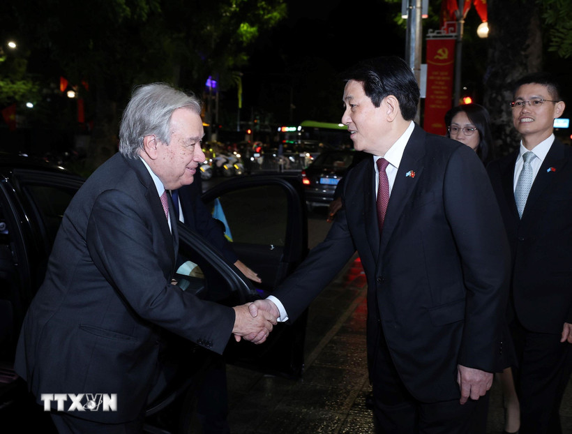 Chủ tịch nước Lương Cường đón Tổng Thư ký Liên hợp quốc António Guterres dự tiệc chiêu đãi. (Ảnh: Lâm Khánh/TTXVN)