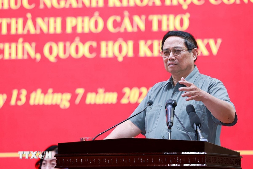 Thủ tướng Phạm Minh Chính phát biểu tại buổi tiếp xúc cử tri thành phố Cần Thơ sau Kỳ họp thứ 9, Quốc hội khoá XV. (Ảnh: Dương Giang/TTXVN)