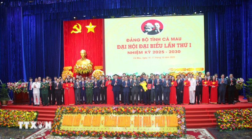 Ra mắt Ban Chấp hành Đảng bộ tỉnh Cà Mau nhiệm kỳ 2025-2030. (Ảnh: Chanh Đa/TTXVN)