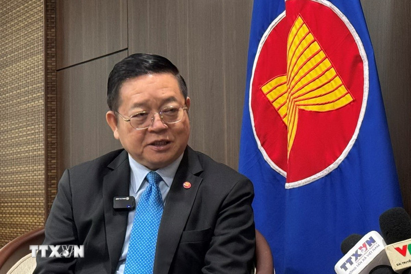 Tổng Thư ký ASEAN Kao Kim Hourn trả lời phỏng vấn. (Ảnh: Đỗ Quyên/TTXVN)