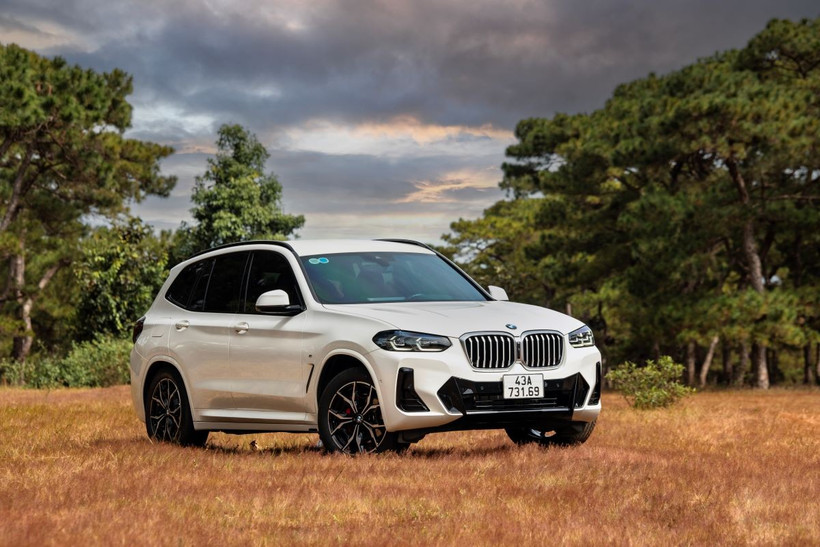 BMW X3 nhận ưu đãi gần 200 triệu đồng.