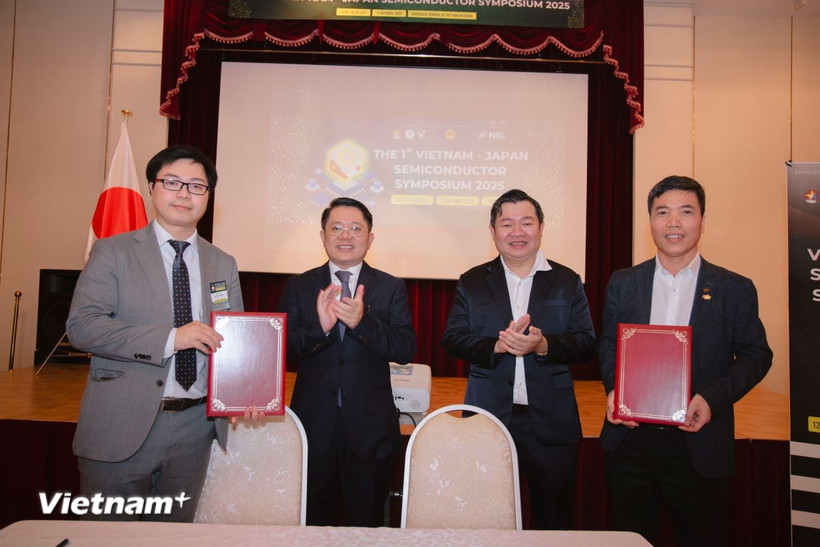 Hội nghị chứng kiến lễ ký các Biên bản Ghi nhớ hợp tác (MOU) giữa các đối tác Việt Nam và Nhật Bản trong lĩnh vực bán dẫn. (Ảnh: Nguyễn Tuyến/Vietnam+)