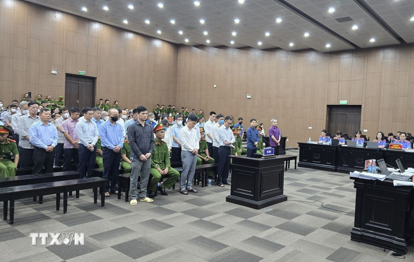 Các bị cáo tại phiên tòa hôm 24/6. (Ảnh: Kim Anh/TTXVN)