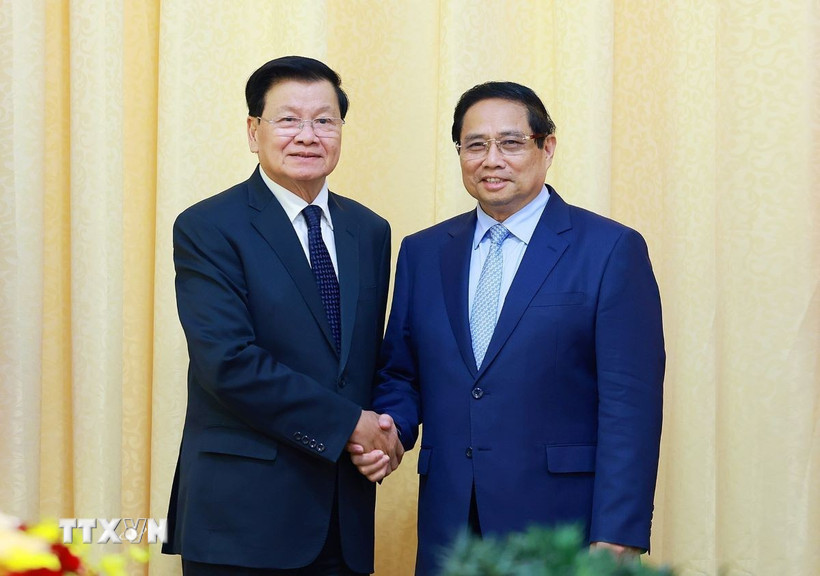 Thủ tướng Phạm Minh Chính hội kiến Tổng Bí thư, Chủ tịch nước Lào Thongloun Sisoulith. (Ảnh: Dương Giang/TTXVN)