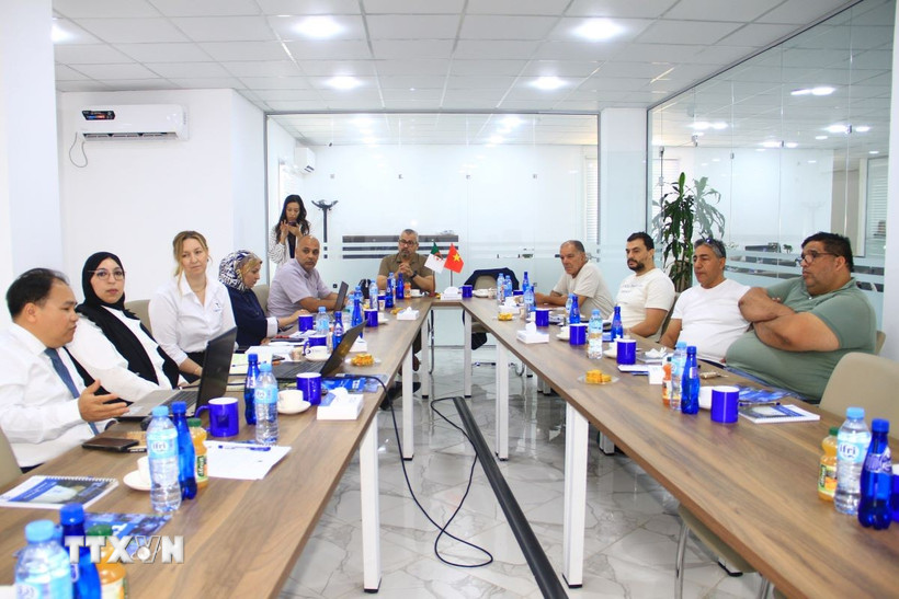 Quang cảnh buổi gặp gỡ doanh nghiệp diễn ra hôm 18/6 tại CCI Chenoua-Tipaza. (Ảnh: Trung Khánh/TTXVN)