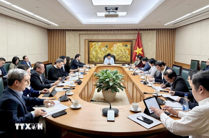 Phó Thủ tướng Nguyễn Chí Dũng chủ trì cuộc họp. (Ảnh: TTXVN phát)