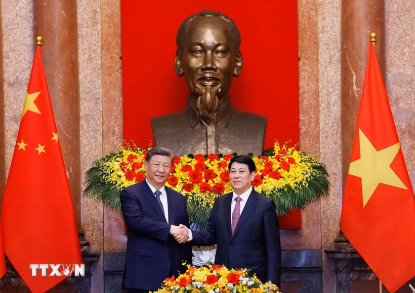 Chủ tịch nước Lương Cường và Tổng Bí thư, Chủ tịch nước Trung Quốc Tập Cận Bình chụp ảnh chung. (Ảnh: Lâm Khánh/TTXVN)