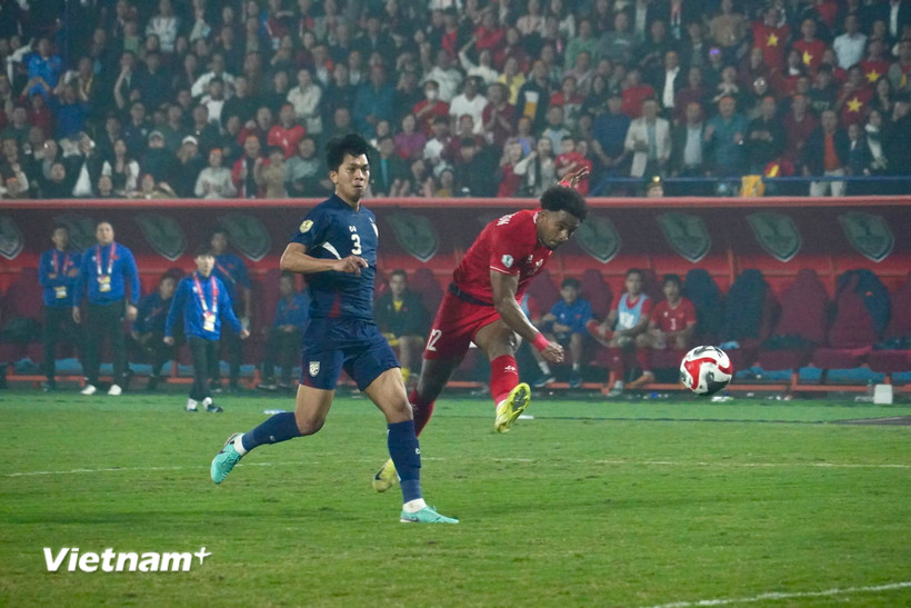 Xuân Son lập cú đúp vào lưới Thái Lan. (Ảnh: Việt Anh/Vietnam+)
