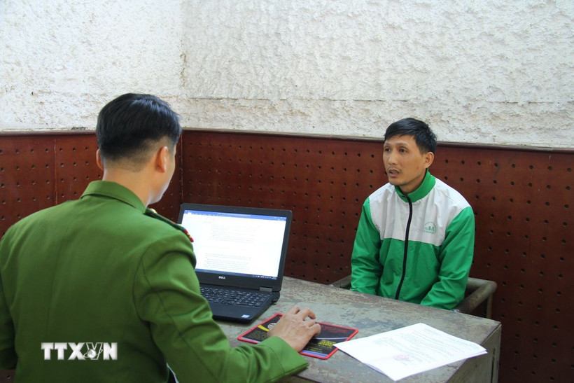 Đối tượng Bùi Việt Đức tại cơ quan Cảnh sát điều tra. (Ảnh: TTXVN phát)