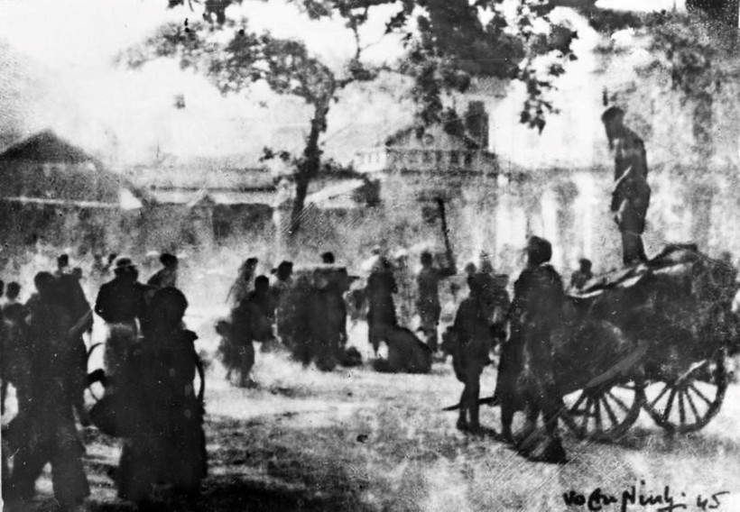 Nhân dân ở nhiều địa phương nổi dậy đánh chiếm kho thóc của Nhật cứu đói. (Ảnh: Tư liệu TTXVN)