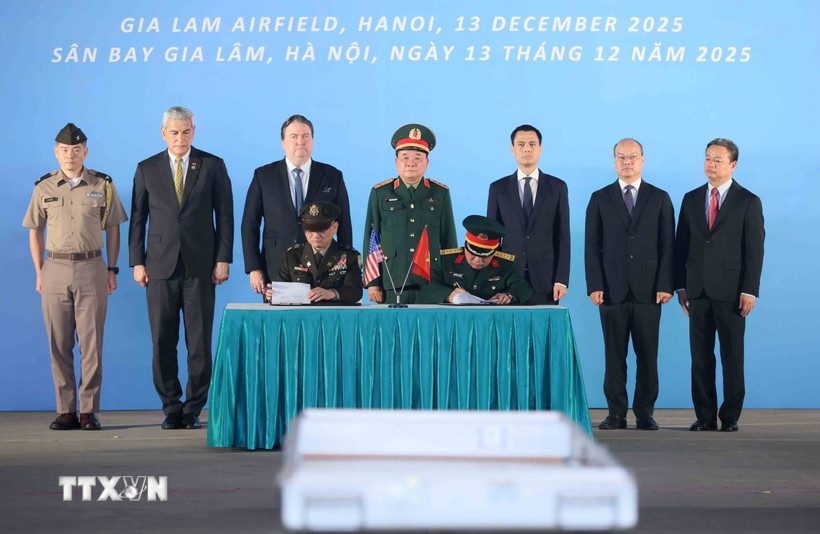 Lễ ký kết biên bản trao trả hài cốt quân nhân Hoa Kỳ lần thứ 171. (Ảnh: An Đăng/TTXVN)