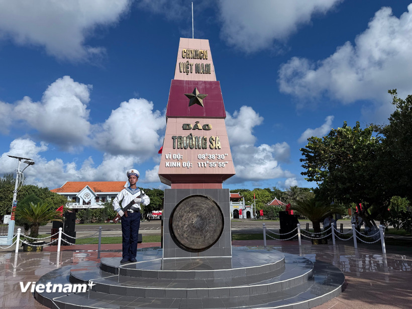 Cột mốc chủ quyền biển đảo Trường Sa. (Ảnh: Huy Khánh/Vietnam+)