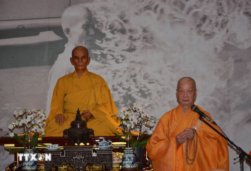 Đại lão hòa thượng Thích Trí Quảng kể về con đường tu hành của Bồ tát Thích Quảng Đức. (Ảnh: Linh Sơn/TTXVN)