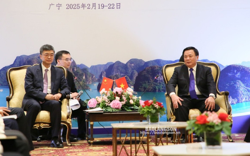 Ông Nguyễn Xuân Thắng, Ủy viên Bộ Chính trị, Chủ tịch Hội đồng Lý luận Trung ương, Giám đốc Học viện Chính trị quốc gia Hồ Chí Minh tiếp ông Trần Cương, Bí thư Khu ủy Quảng Tây (Trung Quốc). (Nguồn: Báo Lạng Sơn)