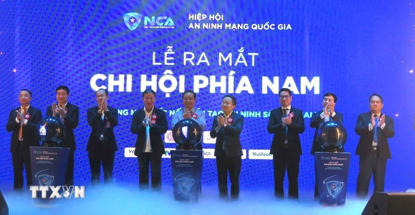 Nghi thức ra mắt Chi hội phía Nam của Hiệp hội An ninh mạng quốc gia. (Ảnh: Hứa Chung/TTXVN)