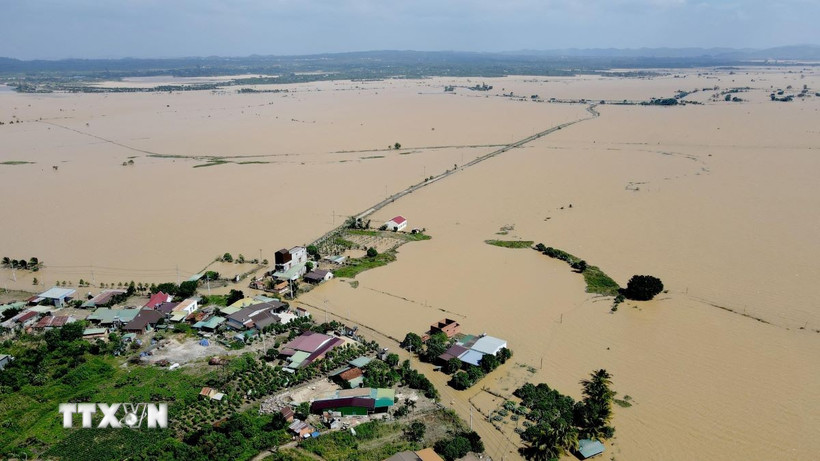 Nước lũ trên cánh đồng Buôn Chóah, xã Nam Đà, tỉnh Lâm Đồng (ảnh chụp ngày 26/11). (Ảnh: Hưng Thịnh/TTXVN)