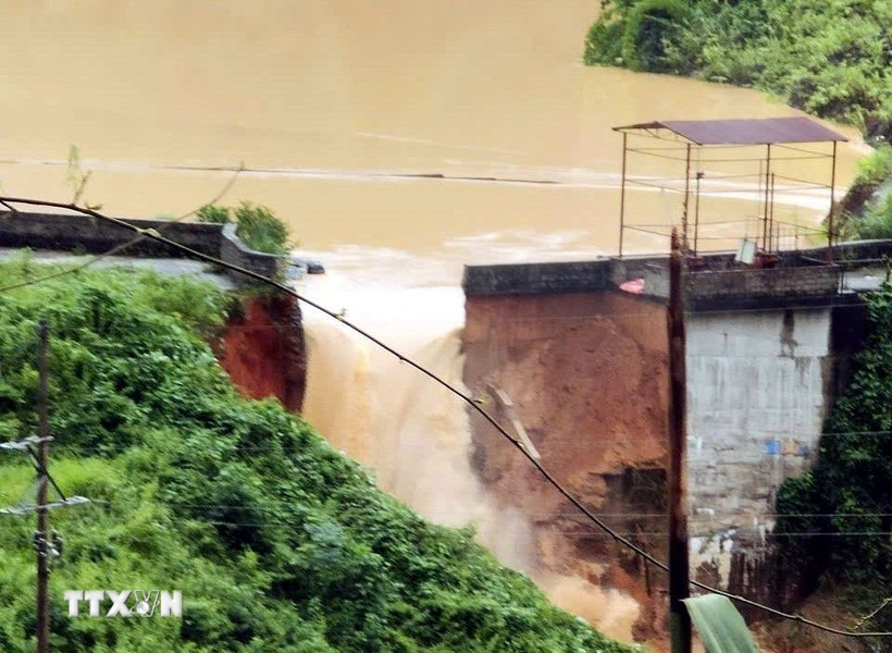 Hiện trường đập thủy điện Bắc Khê (Lạng Sơn) bị vỡ chiều 7/10/2025. (Ảnh: TTXVN phát)