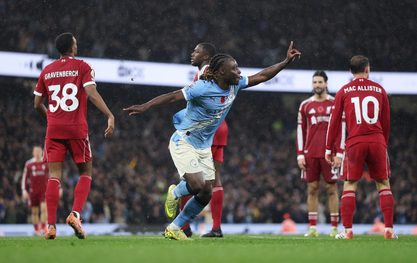 Doku có ngày thi đấu ấn tượng để giúp Man City vùi dập Liverpool.