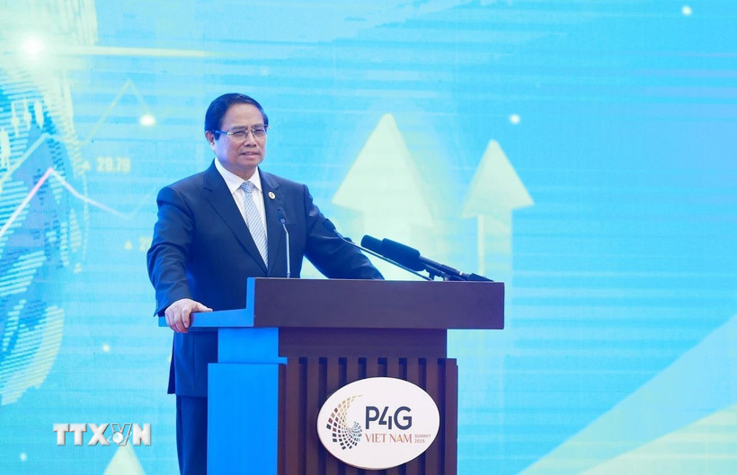 Thủ tướng Phạm Minh Chính phát biểu tại cuộc "Đối thoại giữa các Nhà lãnh đạo với doanh nghiệp: Hợp tác công-tư thúc đẩy đổi mới sáng tạo và bền vững." (Ảnh: Dương Giang/TTXVN)