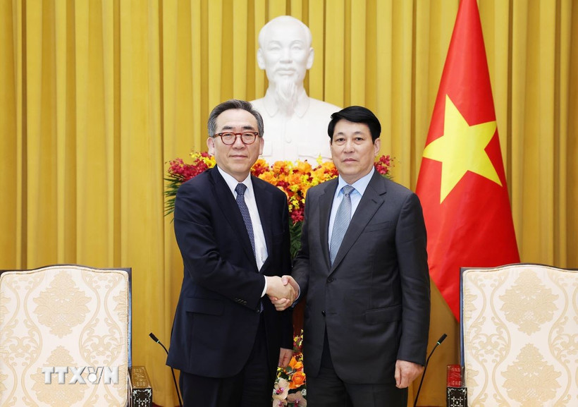 Chủ tịch nước Lương Cường tiếp Bộ trưởng Ngoại giao Hàn Quốc Cho Tae-yul. (Ảnh: Lâm Khánh/TTXVN)