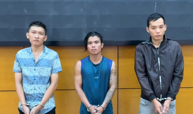 Ba đối tượng Nguyễn Văn Lil, Trần Bảo Quốc và Đặng Trung Nghĩa bị bắt giữ khẩn cấp.