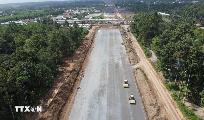 Dự án đường bộ cao tốc Biên Hòa-Vũng Tàu. (Ảnh: Công Phong/TTXVN)