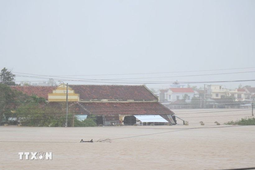 Đắk Lắk nhiều khu vực ngập sâu trong nước lũ. (Ảnh: Tuấn Anh/TTXVN)