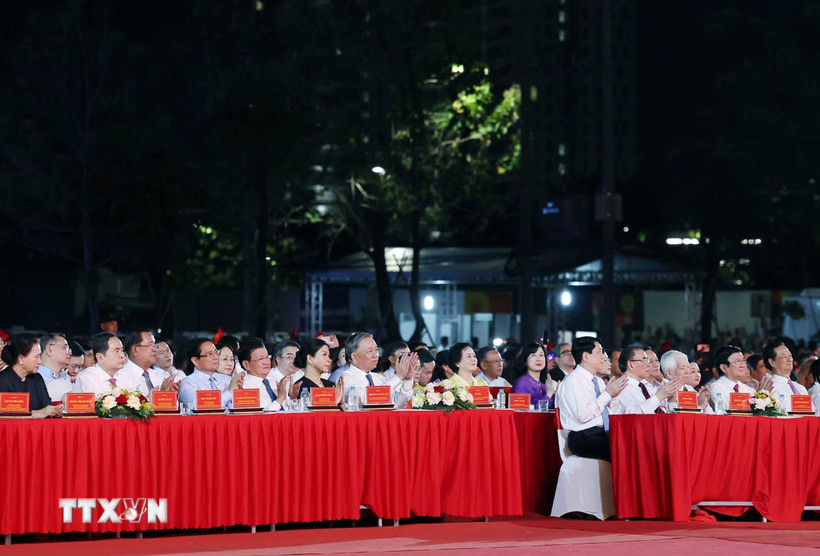 Tổng Bí thư Tô Lâm và các đại biểu dự chương trình. (Ảnh: Thống Nhất/TTXVN)