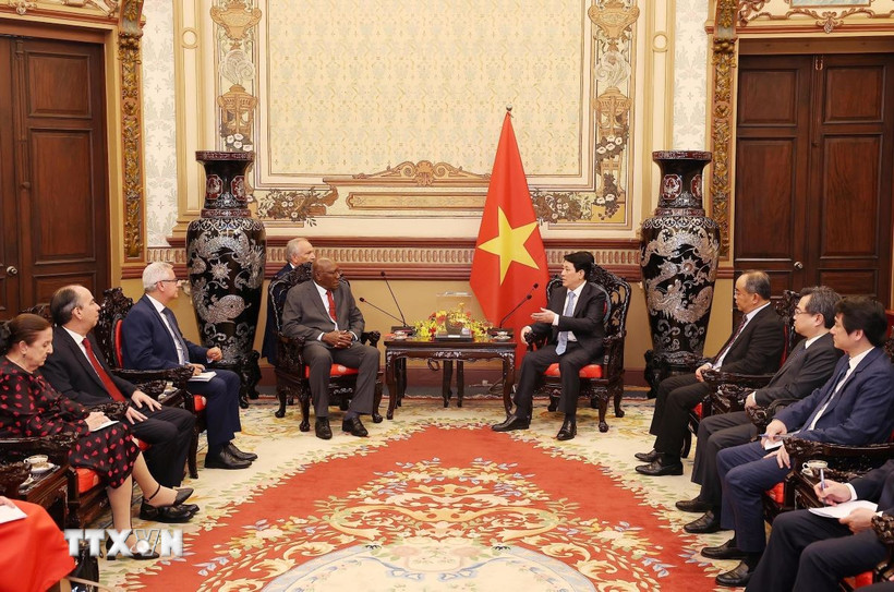 Chủ tịch nước: Việt Nam luôn quan tâm, theo dõi sát tình hình Cuba