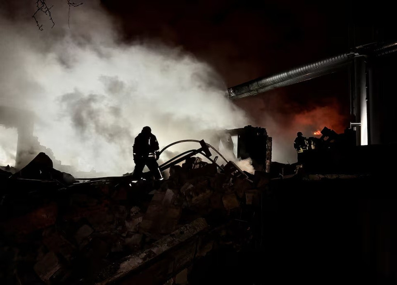 Lực lượng cứu hộ tại hiện trường vụ tấn công. (Nguồn: Reuters)