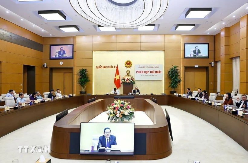 Chủ tịch Quốc hội Trần Thanh Mẫn chủ trì Phiên họp thứ nhất của Ủy ban dự thảo sửa đổi, bổ sung một số điều của Hiến pháp năm 2013. (Ảnh: Doãn Tấn/TTXVN)