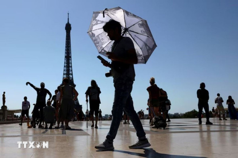 Trời nắng gay gắt tại Paris, Pháp. (Ảnh: Reuters/TTXVN)