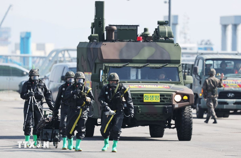 Binh sỹ tham gia cuộc diễn tập tại Pyeongtaek, Hàn Quốc, ngày 11/3/2025. (Ảnh: Yonhap/TTXVN)